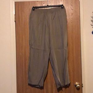 Tan linen type plants by Escapada. Size 1X.